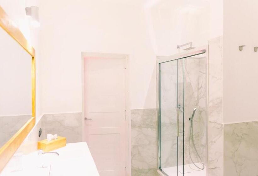 استودیوی لوکس, Etoile Blanche