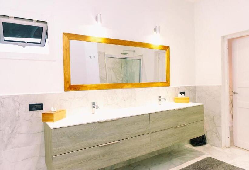 استودیوی لوکس, Etoile Blanche