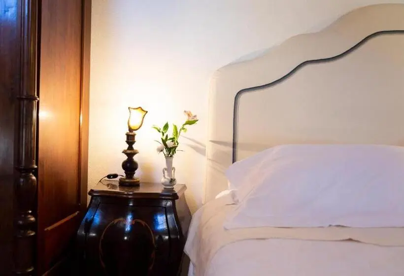 Deluxe-huone Puutarhanäkymä, Palazzo Sismonda