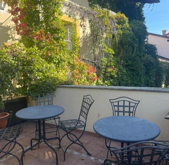 דירת חדר עם טרסה, Palazzo Sismonda