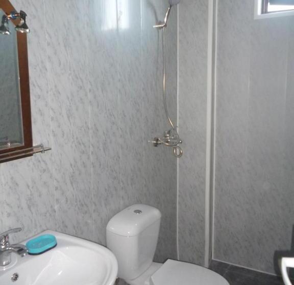 اتاق استاندارد سه نفره, Guest House Irakli