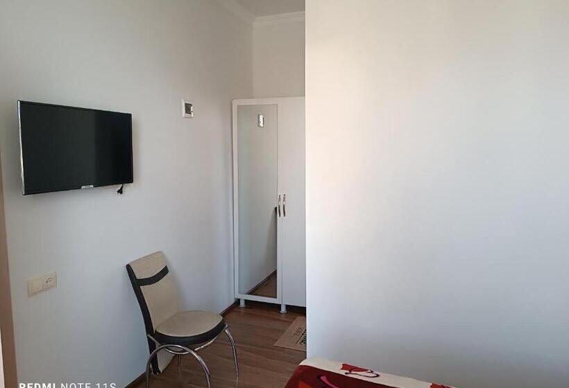 اتاق لوکس, Guest House Irakli