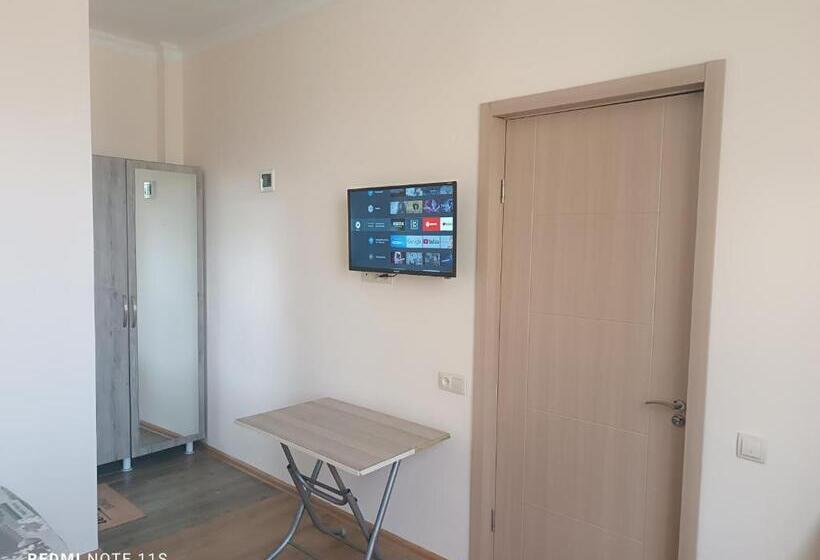 اتاق راحتی سه تخته, Guest House Irakli