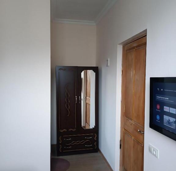 اتاق لوکس, Guest House Irakli