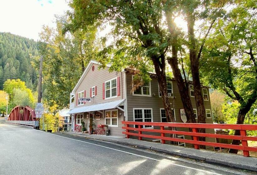 스탠다드 룸 킹사이즈 침대, Carriage House Inn