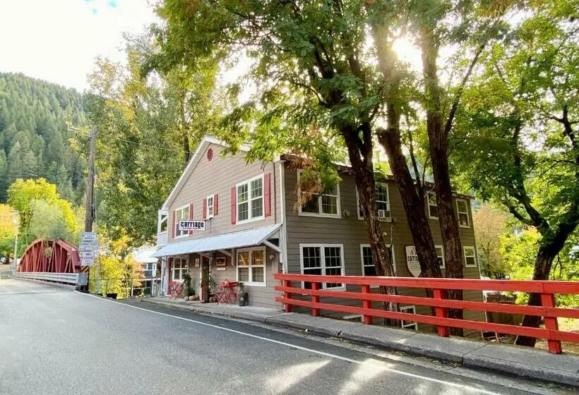 キングサイズベッドのスタンダードルーム, Carriage House Inn