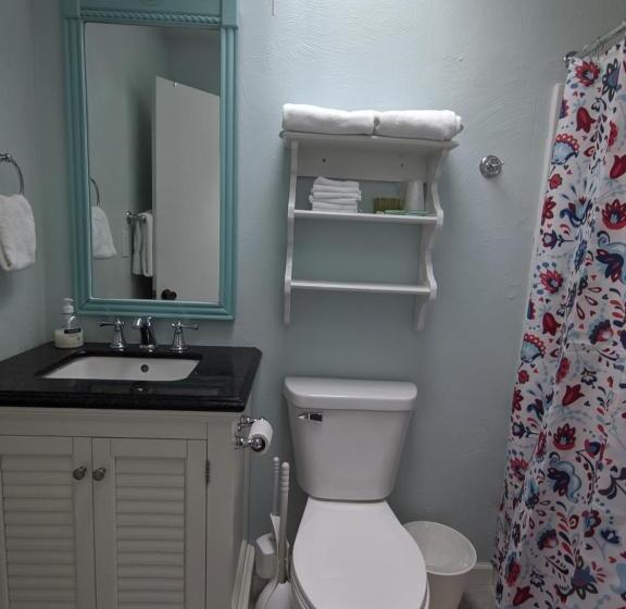 テラス付き1ベッドルームアパートメント, Hop & Vine Inn