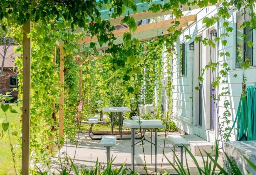 テラス付き1ベッドルームアパートメント, Hop & Vine Inn