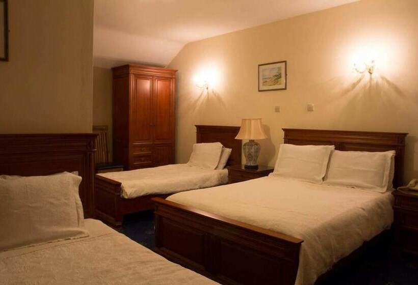 Quarto Familiar, Courtmacsherry