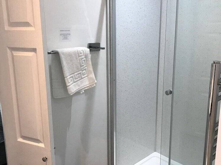 스탠다드 룸, Rose And Crown