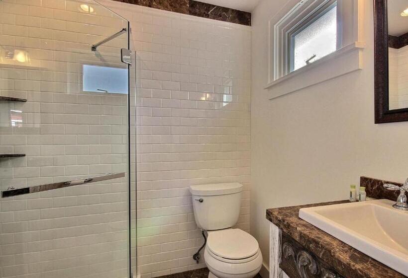 غرفة قياسية, Pitchwood Inn