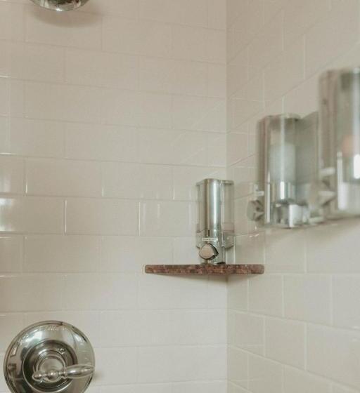 غرفة قياسية, Pitchwood Inn