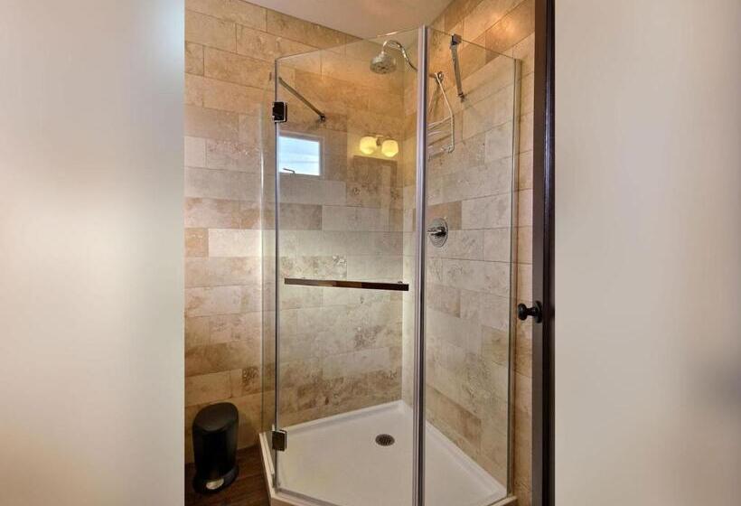 غرفة قياسية, Pitchwood Inn