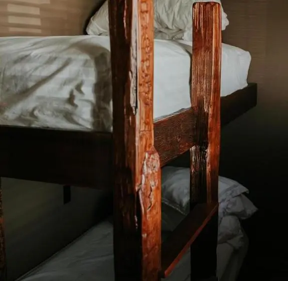 デラックスの４人部屋, Pitchwood Inn