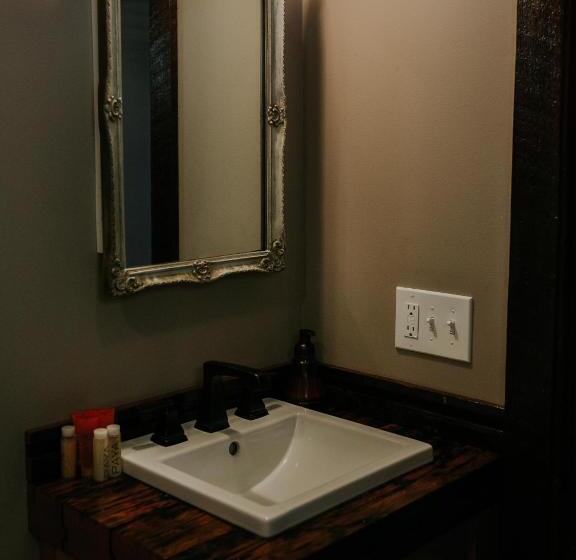 غرفة ديلوكس رباعية, Pitchwood Inn