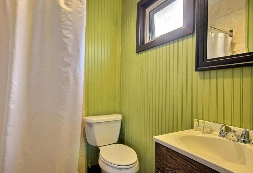 غرفة عائلية, Pitchwood Inn