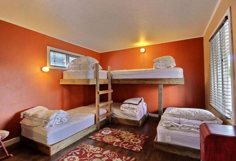 غرفة عائلية, Pitchwood Inn