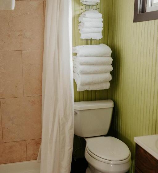 غرفة عائلية, Pitchwood Inn