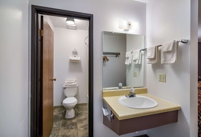 Номер Стандарт 2 Двуспальные Кровати, Rodeway Inn Gateway To Medora Troosevelt & Makoshika State Park