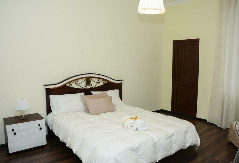 اتاق استاندارد با چشم‌انداز باغ, My Sweet Home