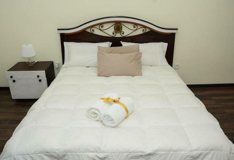 اتاق استاندارد با چشم‌انداز باغ, My Sweet Home