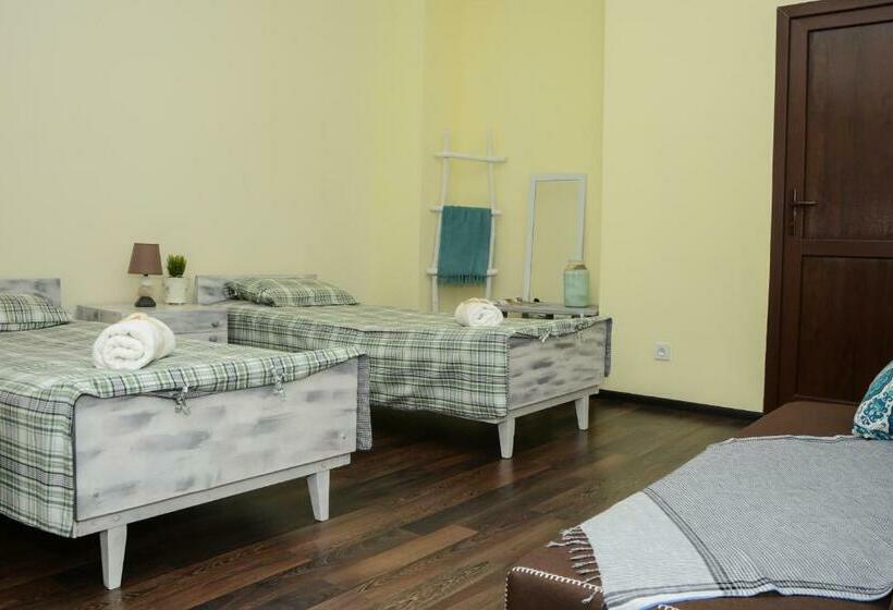 اتاق استاندارد, My Sweet Home