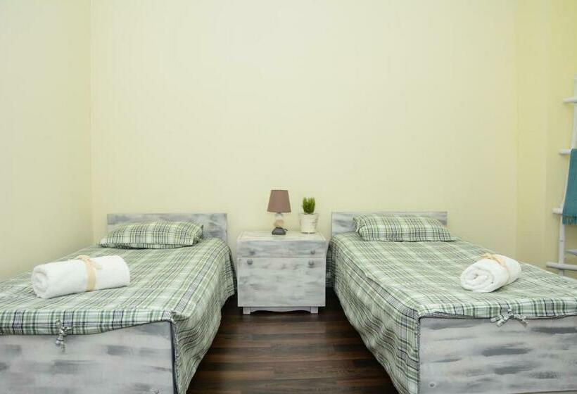 اتاق استاندارد, My Sweet Home