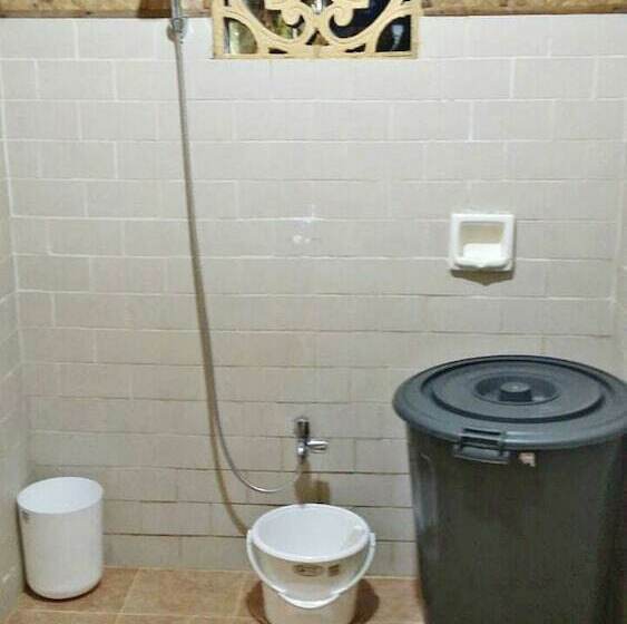 이코노미 룸, V House