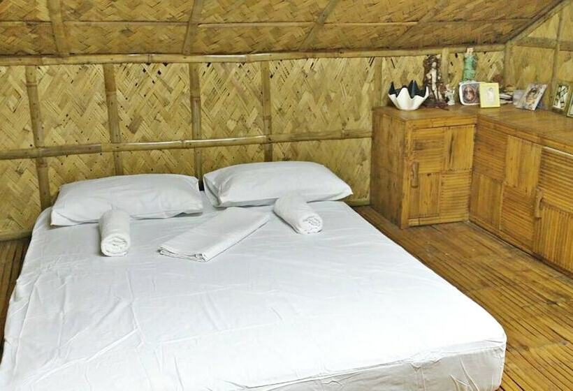 디럭스 룸, V House