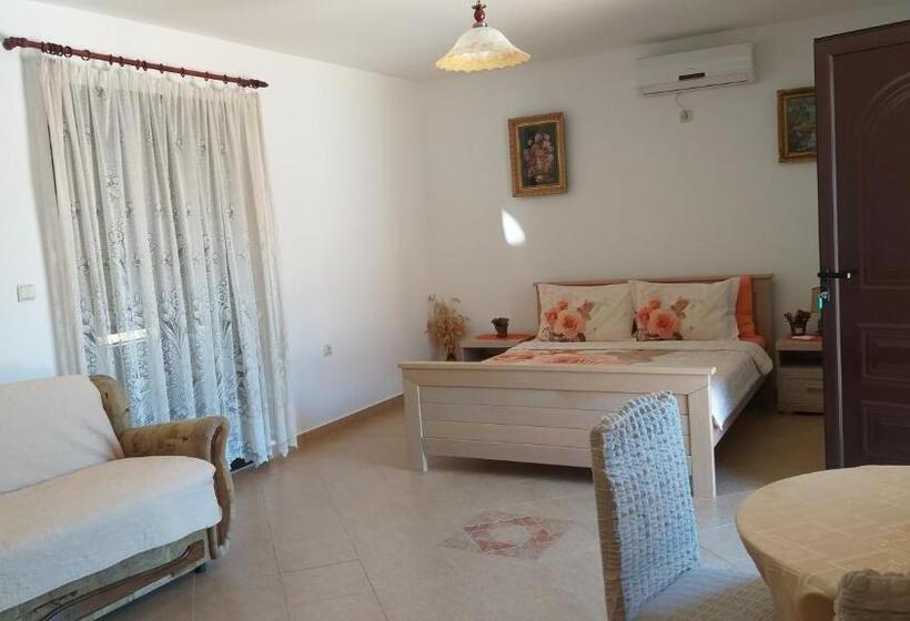 اتاق استاندارد سه تخته با چشمانداز باغ, Village House Novak Rijecani