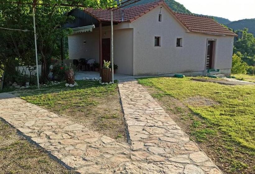 اتاق استاندارد سه تخته با چشمانداز باغ, Village House Novak Rijecani