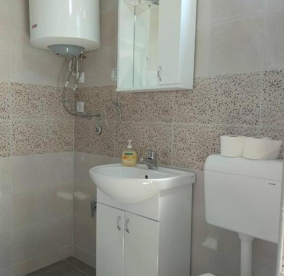 اتاق استاندارد سه تخته با چشم‌انداز باغ, Village House   Novak Rijecani