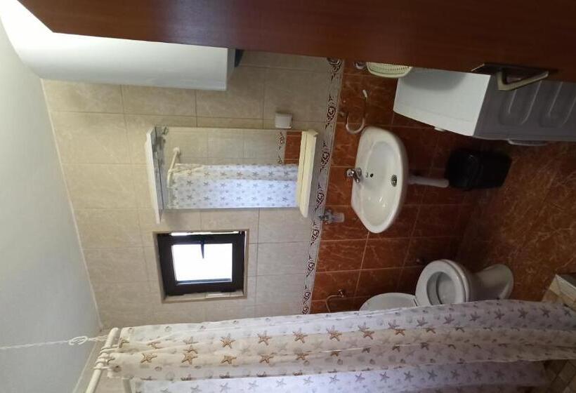 اتاق استاندارد چهارنفره با چشمانداز باغ, Village House Novak Rijecani