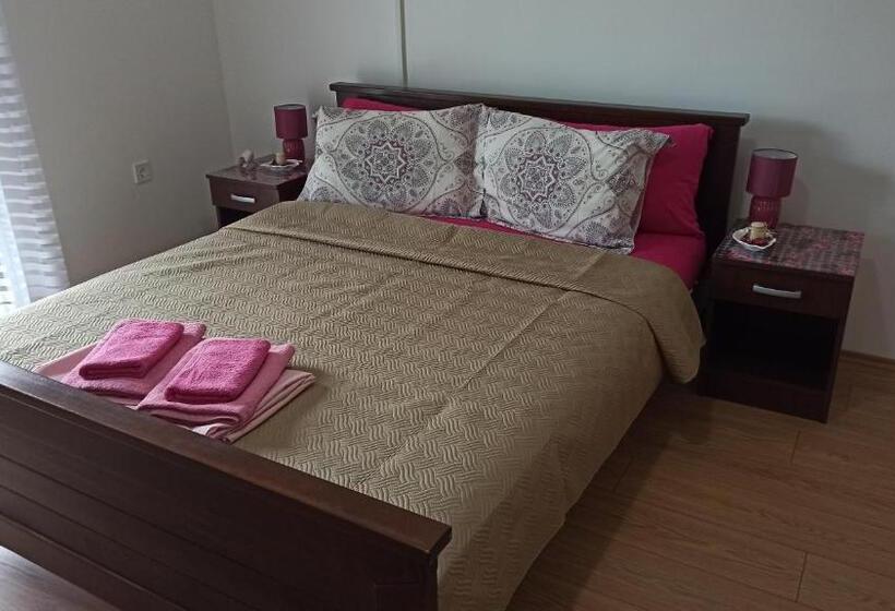 اتاق استاندارد چهارنفره با چشم‌انداز باغ, Village House   Novak Rijecani