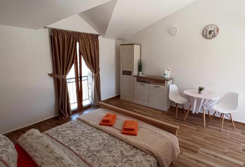 اتاق استاندارد با چشمانداز دریاچه, Village House Novak Rijecani