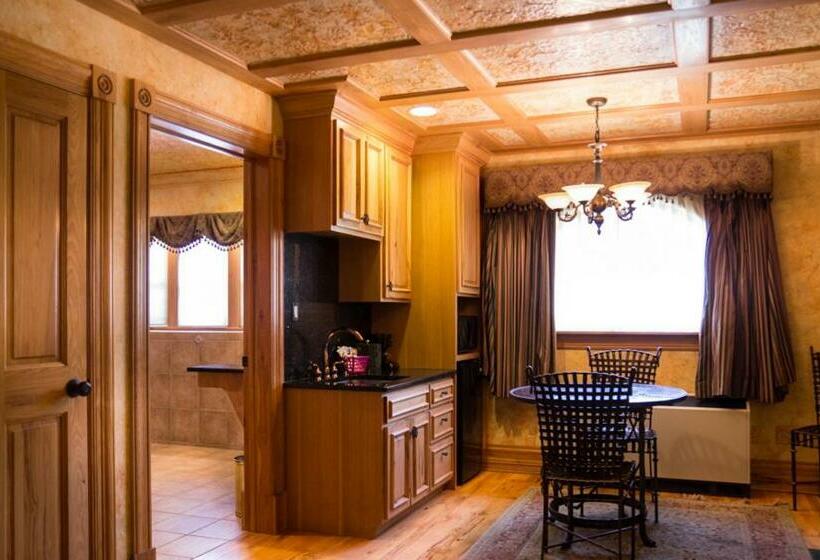 إستوديو قياسى سرير كينج, Landoll's Mohican Castle