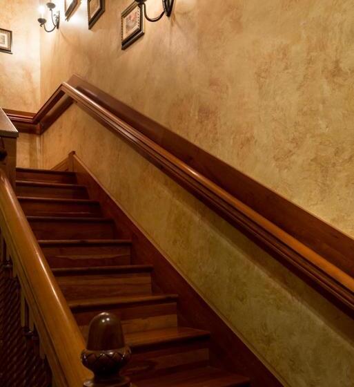 جناح مزوَّد بشرفة, Landoll's Mohican Castle