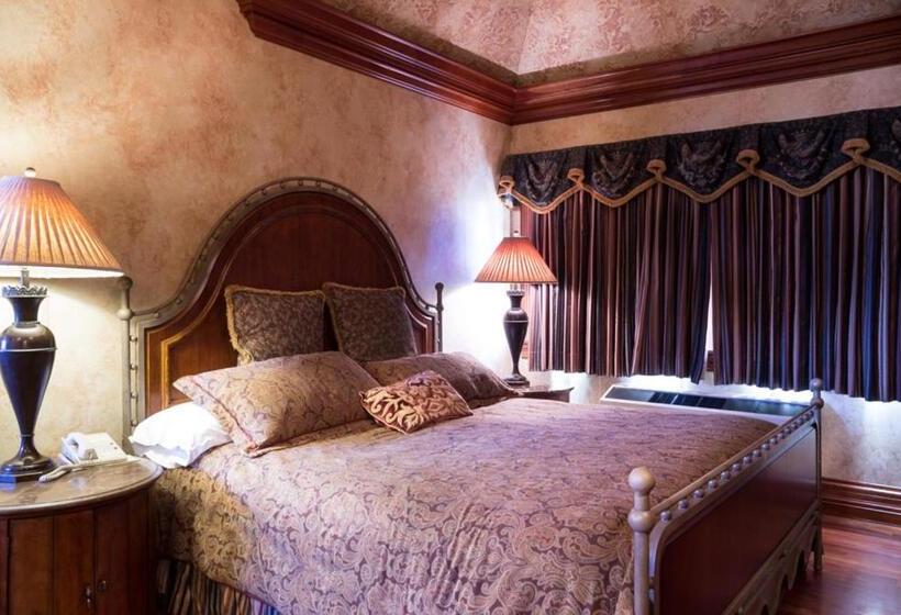 جناح مزوَّد بشرفة, Landoll's Mohican Castle