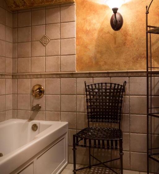 جناح سرير كينج, Landoll's Mohican Castle