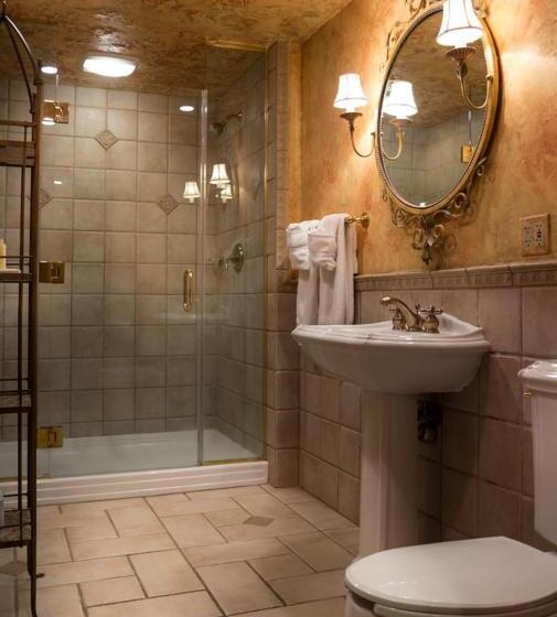 جناح سرير كينج, Landoll's Mohican Castle