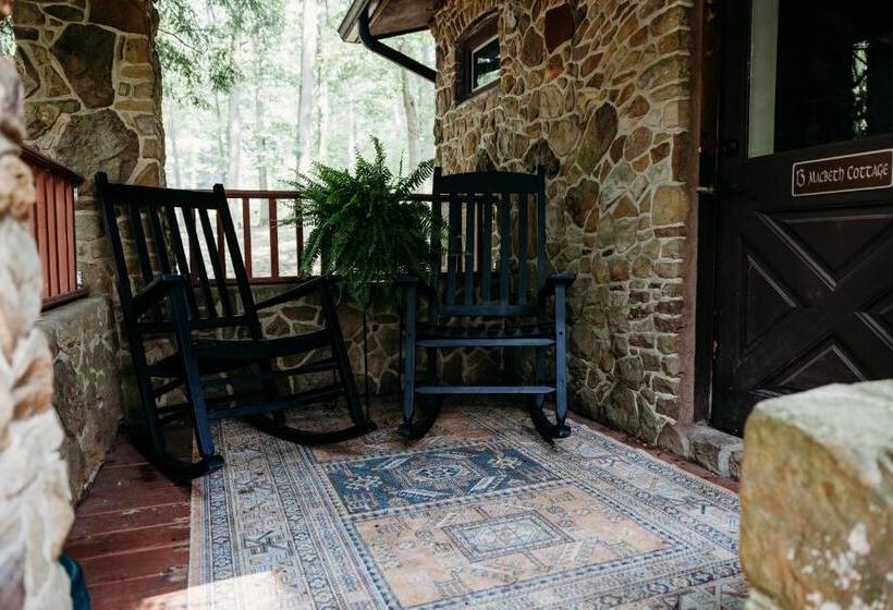 منزل غرفة نوم واحدة, Landoll's Mohican Castle