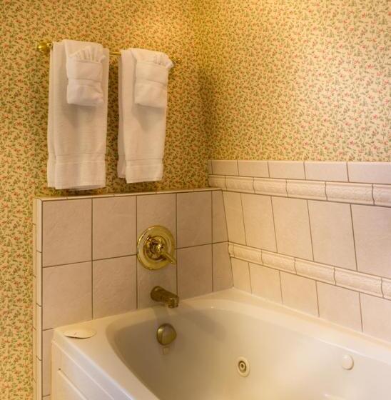 جناح, Landoll's Mohican Castle