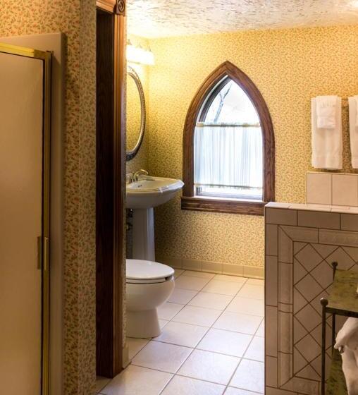 جناح, Landoll's Mohican Castle