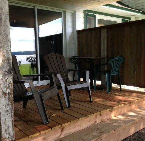 标准工作室, Auberge Les Blancs Moutons