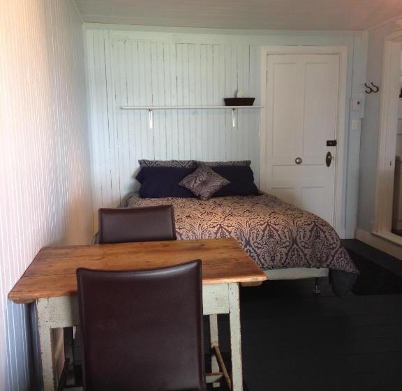 标准工作室, Auberge Les Blancs Moutons