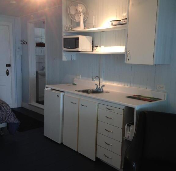 标准工作室, Auberge Les Blancs Moutons