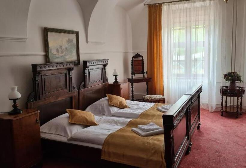 수피리어 룸, čierny Orol