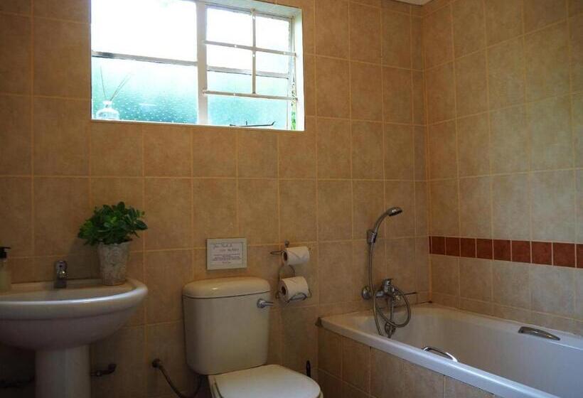 غرفة قياسية ثلاثية, Riverview Country Inn