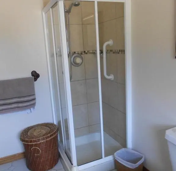 浴室共有スタンダード４人用ルーム, Birchdale House B&b