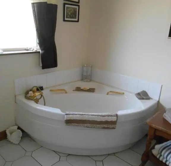 バスルーム共有のトリプルスタンダード, Birchdale House B&b